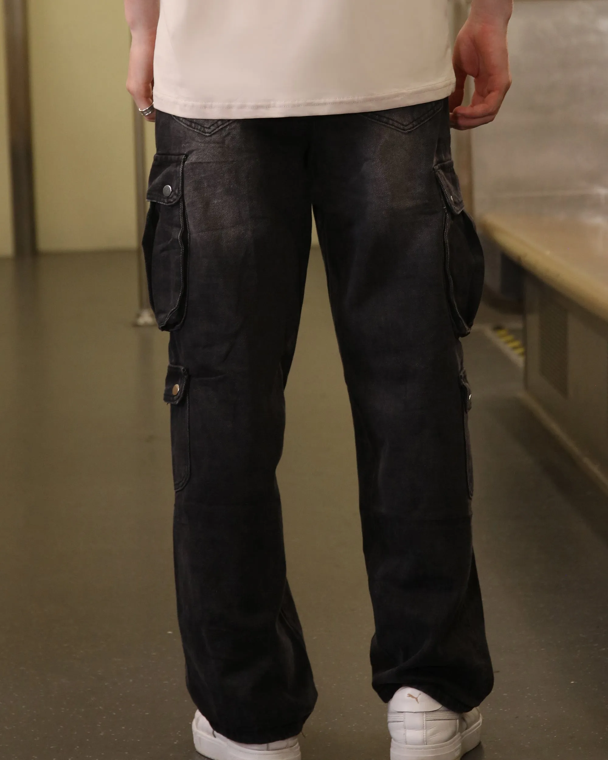 Essential Baggy Jeans: Black with Multiple Side Pockets
