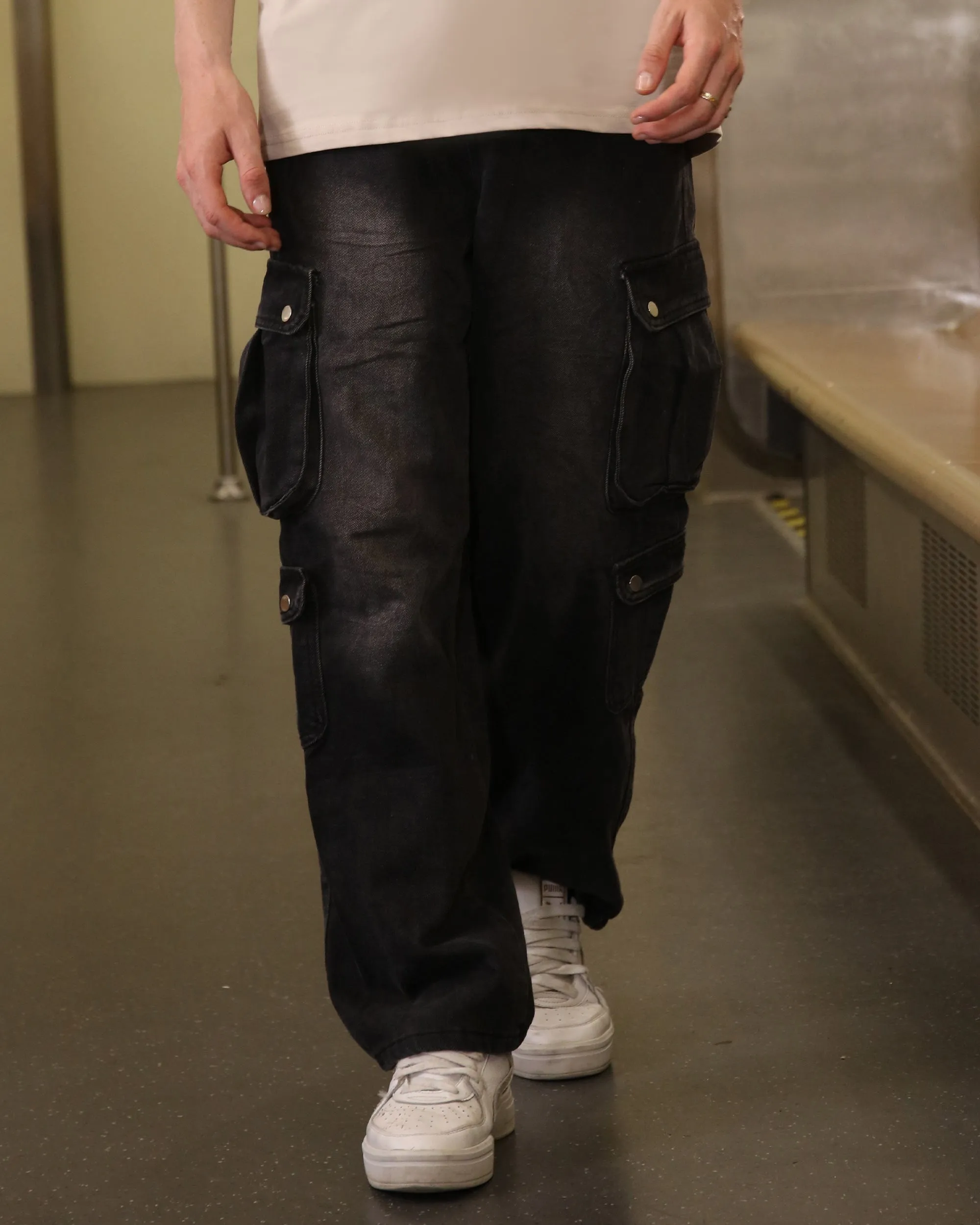Essential Baggy Jeans: Black with Multiple Side Pockets